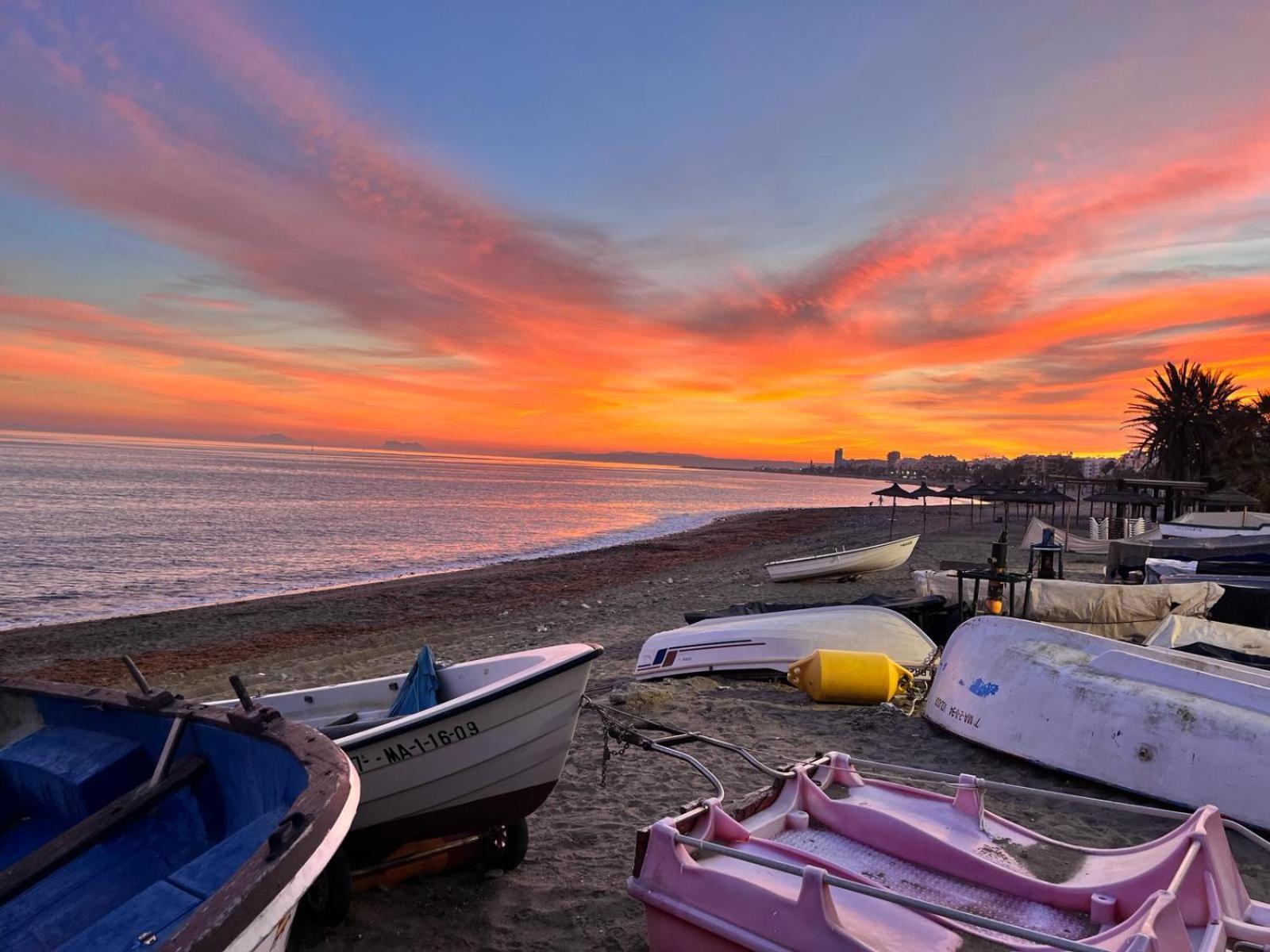 El Faro Vacaciones En Estepona Bagian luar foto