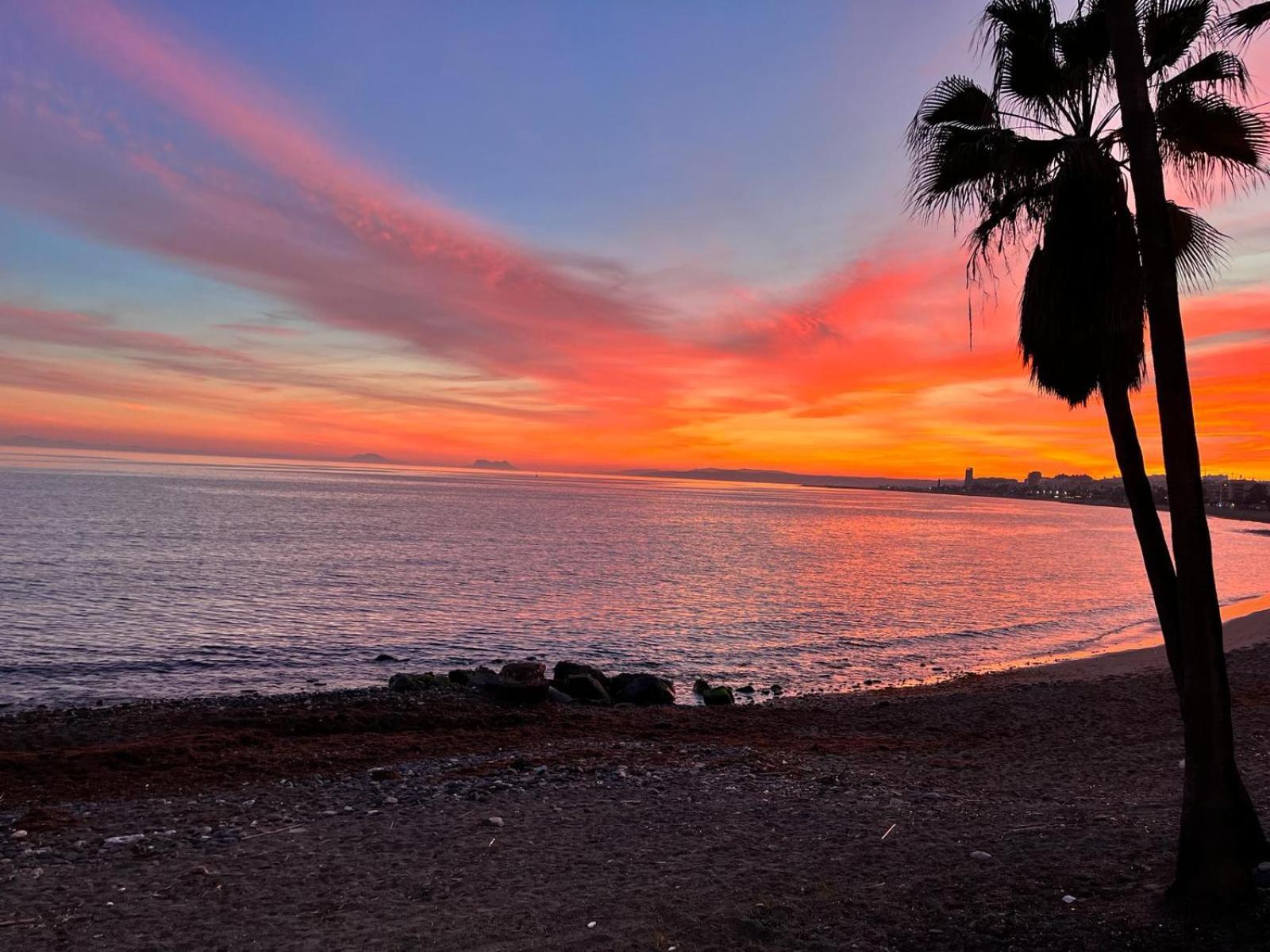 El Faro Vacaciones En Estepona Bagian luar foto