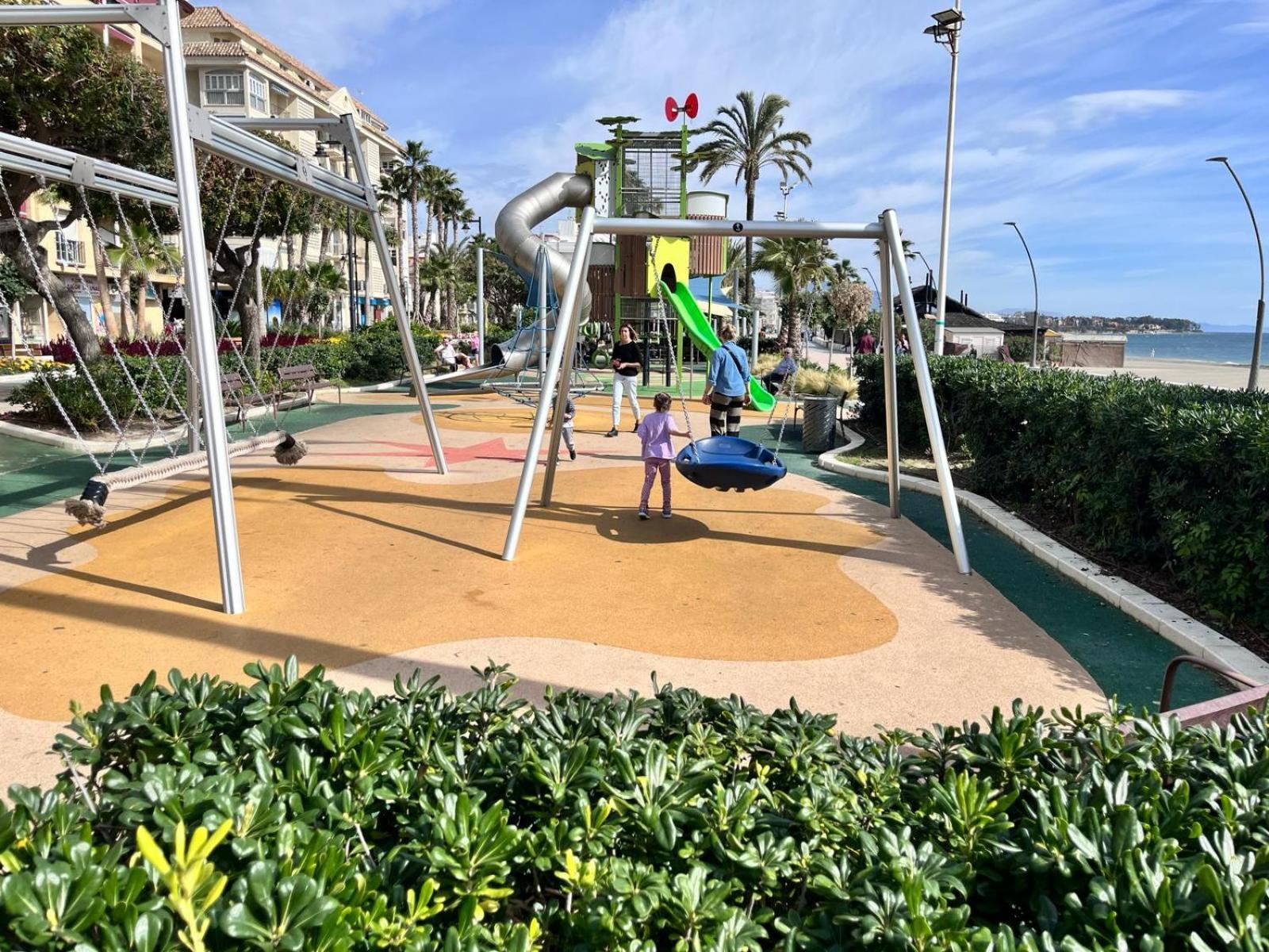 El Faro Vacaciones En Estepona Bagian luar foto