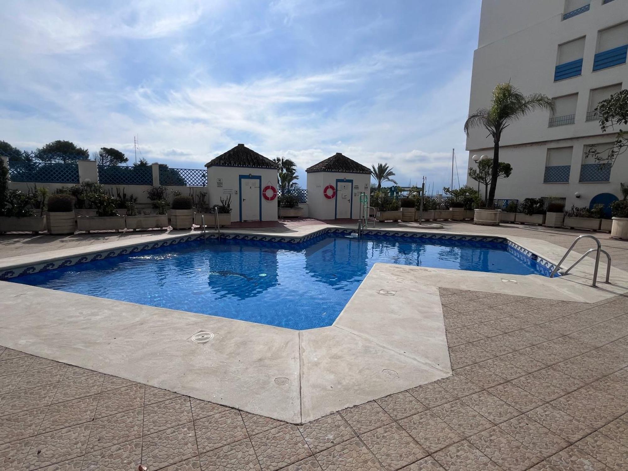 El Faro Vacaciones En Estepona Bagian luar foto